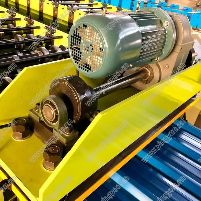Metal Roof Sheet Roll Forming Machine in China