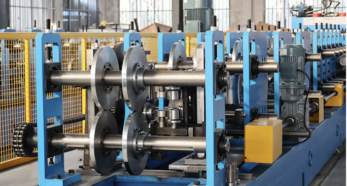 Pre-Cut CZ Purlin Roll Forming Machine in Shanghai, China