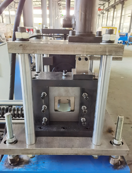 Steel Frame Purlin CZ Roll Forming Machine with Chromed Hydraulic Cutting in Wuxi, China