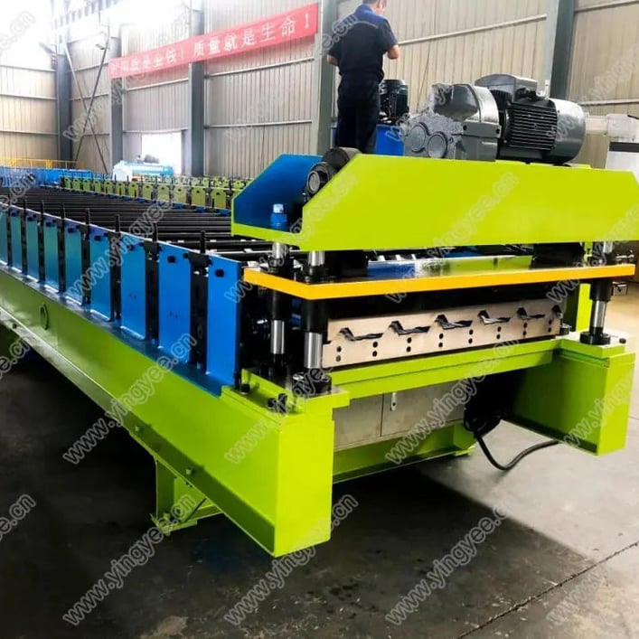 Steel Roofing Sheet Roll Forming Machine in China