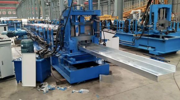 Different types of shears on a roll forming machine