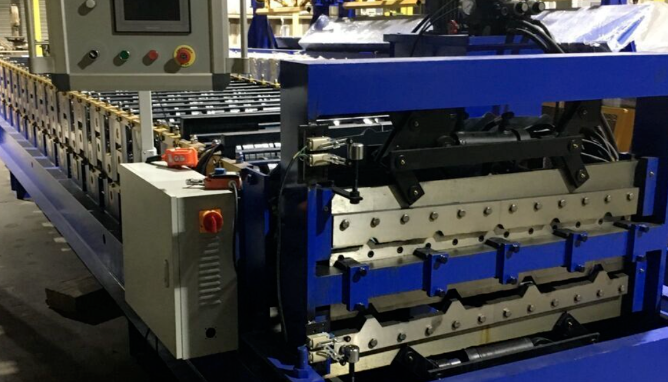 Double layer roll forming machine increased safety