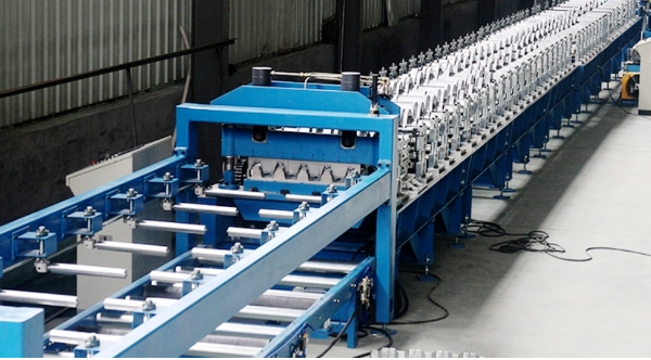 What are the Advantages of Roll Forming in Steel Deck Production?