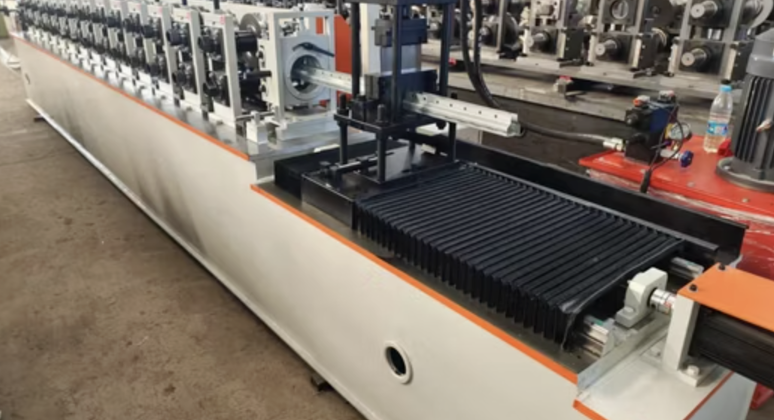 Cold roll forming machine