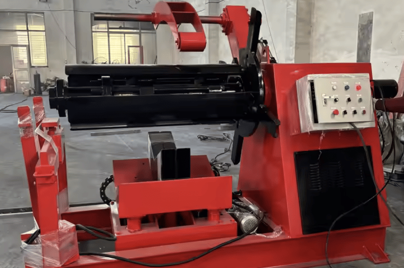 Desenrollador y devanadora hidráulica de bobinas de acero de 5 tons en China