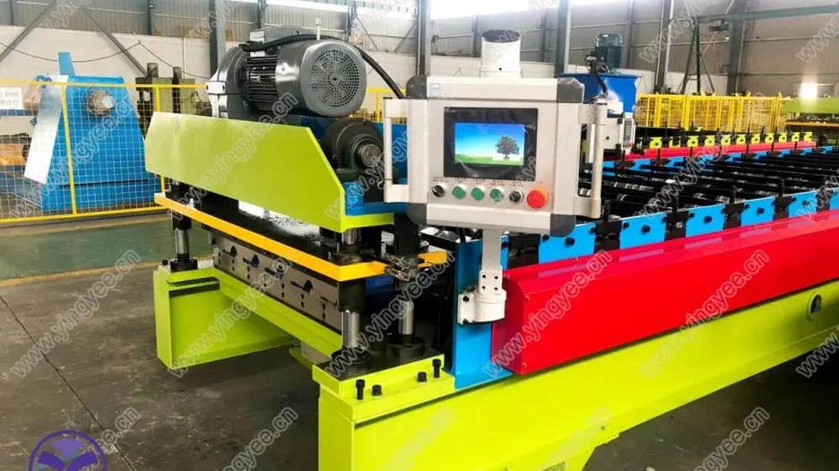 Máquina perfiladora automática de lámina trapezoidal para techos en China