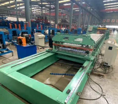 Máquina perfiladora de panel ondulado para techo y muro en la ciudad de Botou, China