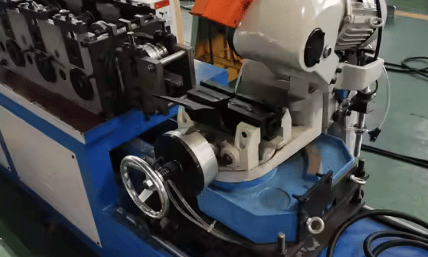 Máquina perfiladora de conduit eléctrico – Emiratos Árabes Unidos