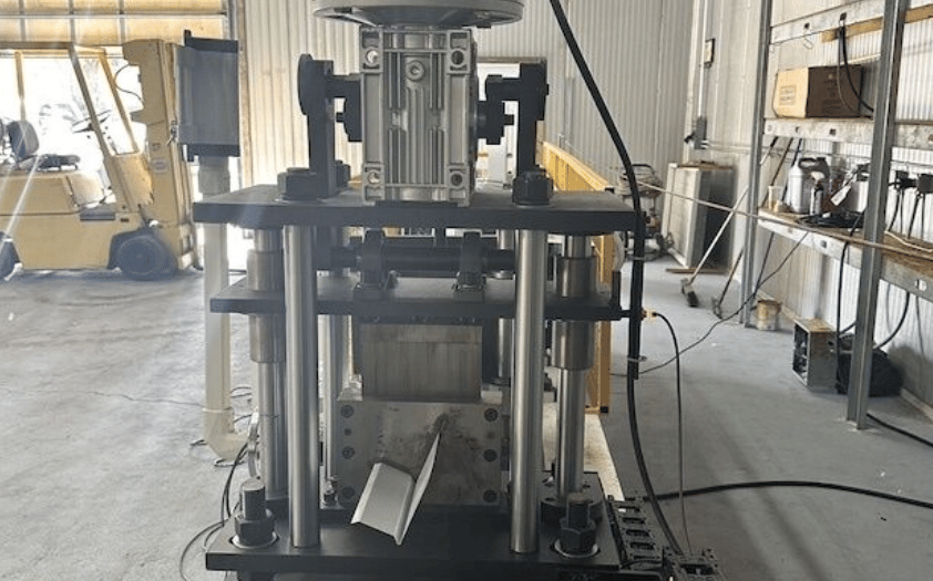 Máquina perfiladora de goterón metálico Arkansas
