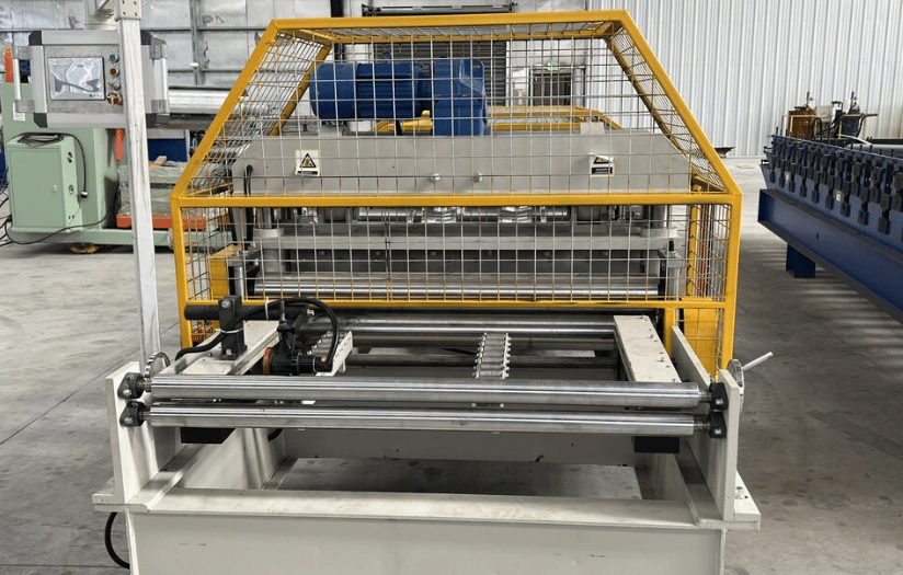 Máquina perfiladora de techo metálico en Austin