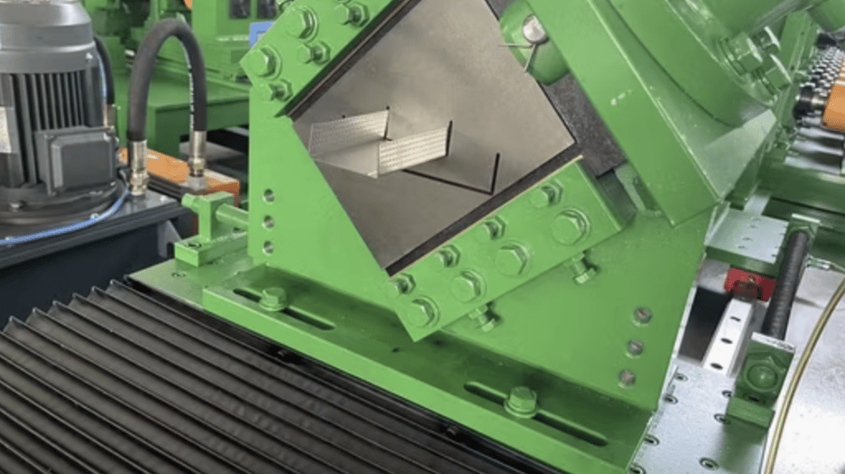 Máquina perfiladora de estructura para muros divisorios - Arabia Saudita