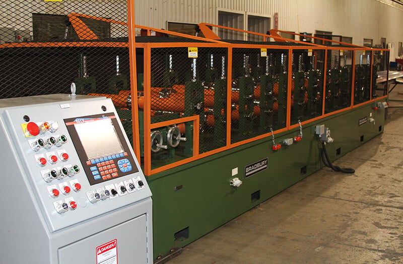 Máquina perfiladora de paneles para techo con precorte y cizalla volante en Kansas, EE. UU.