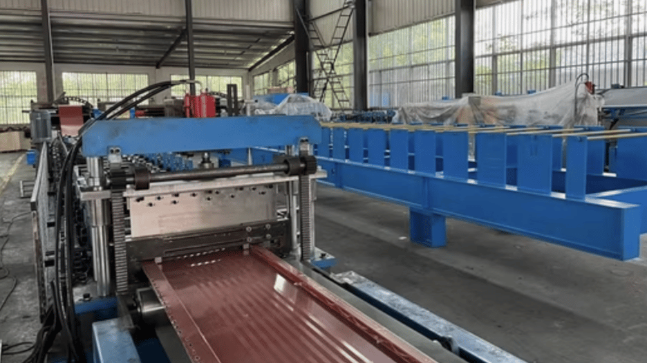 Máquina perfiladora de paneles de estantería India