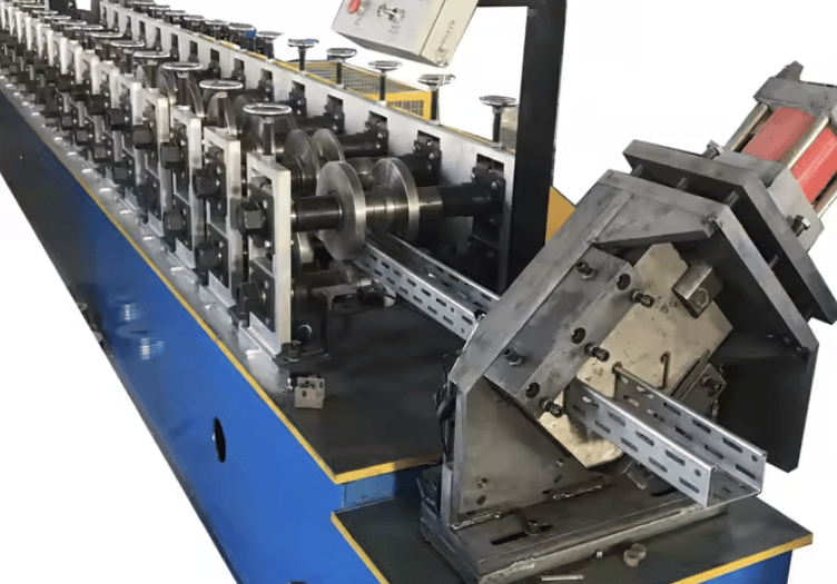 Máquina perfiladora de soportes para paneles solares en los Emiratos Árabes Unidos