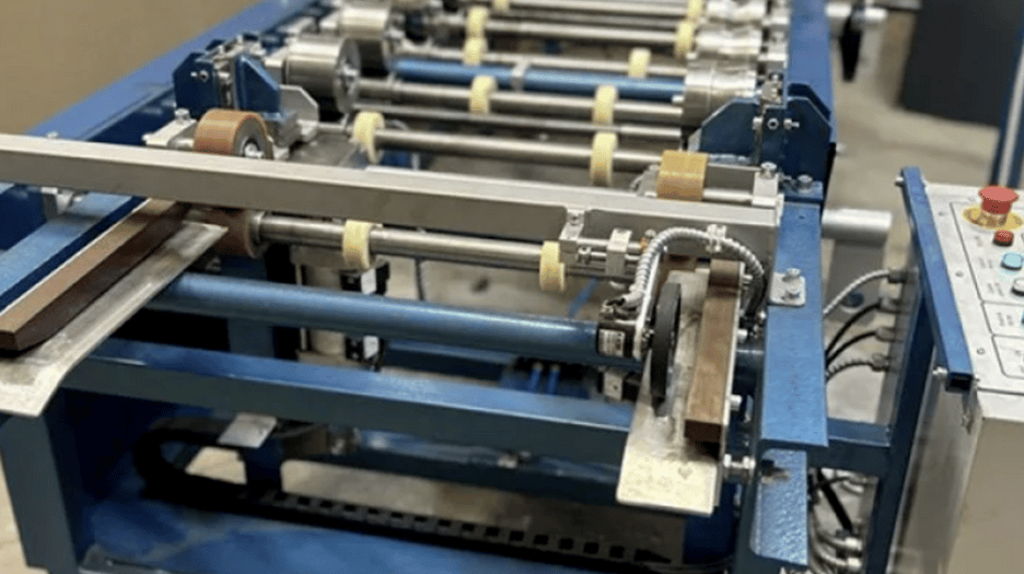 Máquina perfiladora de junta alzada en Colombia