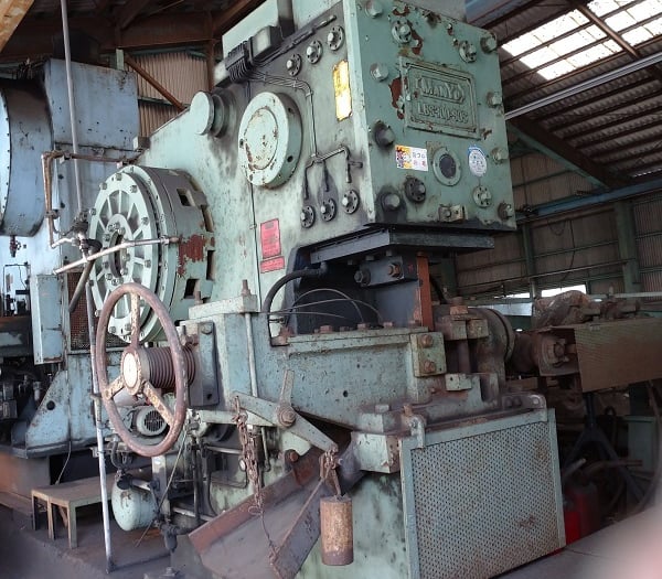 Cizalla de tochos Manyo de 300 toneladas usada | A.K. Machine Traders, Navi Mumbai, India