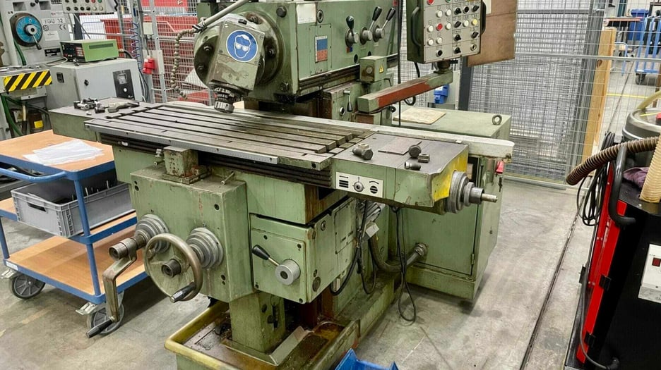 Used TOS Olomouc FGS 25/32 Universal Milling Machine | A.K. Machine Traders, Navi Mumbai, India