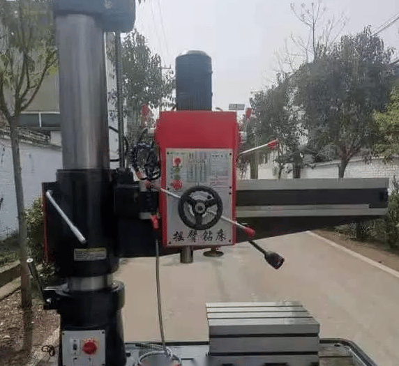 مكنة الحفر الشعاعية Vigert Z03050