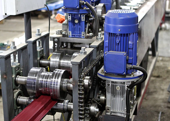 Roll forming machine servicing