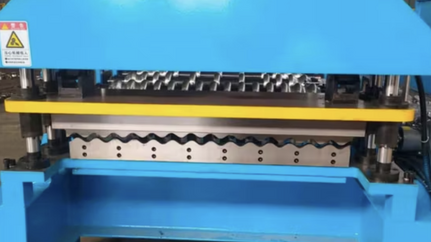 Corrugated roll forming machine in Panama