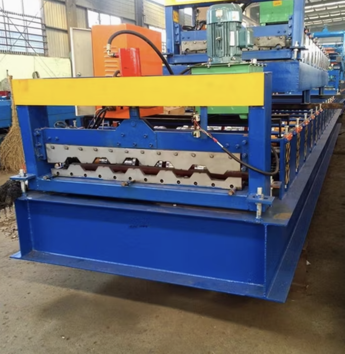 Dovetail deck roll forming machine