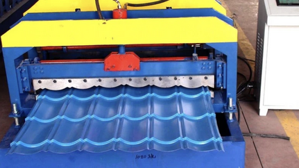 Glazed tile roof roll forming machine in Uganda