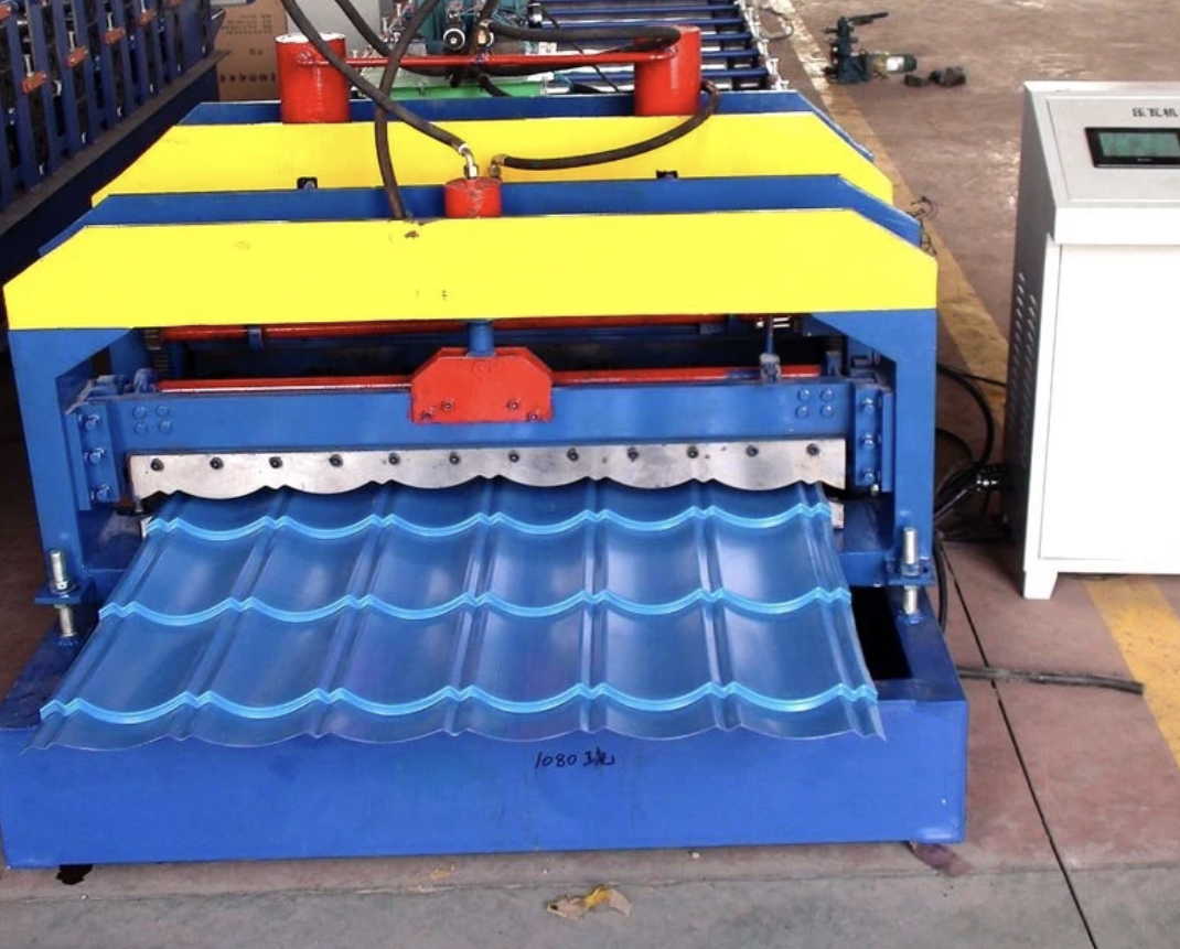 Glazed tile roof roll forming machine in Uganda