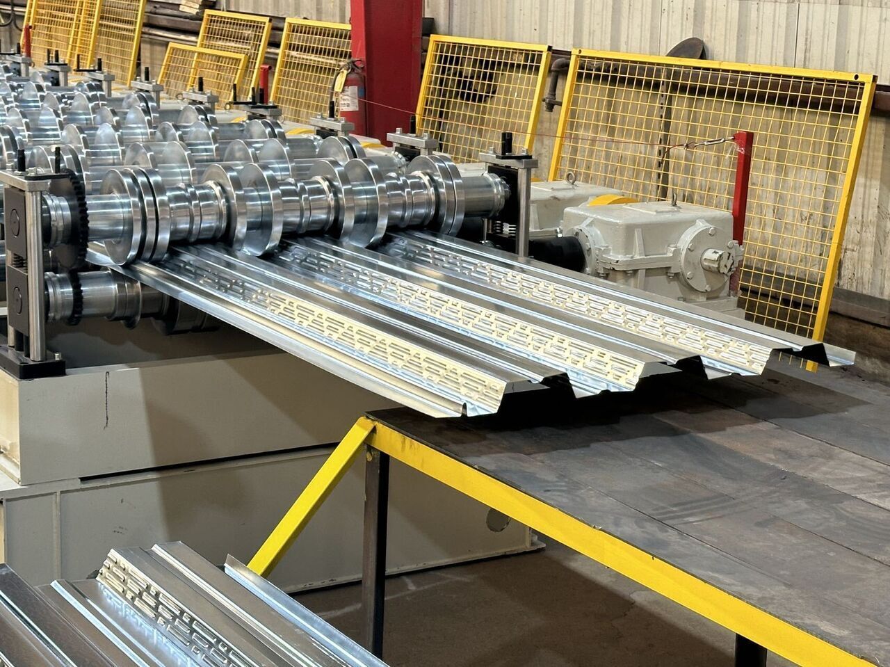 Heavy Duty Roofing & Siding Deck Roll Forming Machine In The USA