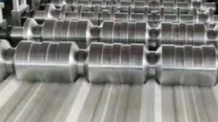 Industrial roofing roll forming machine in Canada