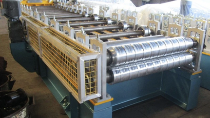 Sandwich panel roll forming machine in Canada