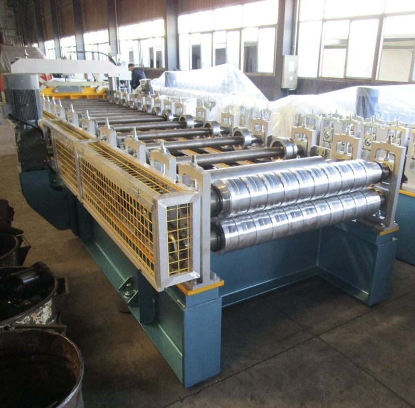 Sandwich panel roll forming machine in Canada